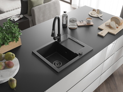 Mexen Enzo Granitový jednokomorový drez s odkvapkávačom a kuchynskou batériou Elia, čierny/strieborný metalik