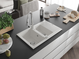Mexen Gaspar granitový drez s 1,5 komorami, s odkvapkávačom a kuchynskou batériou Elia, biely - 6507-20-670101-00