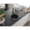 Mexen Kevin granitový jednodrezový kuchynský drez s odkvapom a kuchynskou batériou Elia, čierny/strieborný metalický