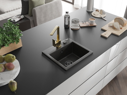 Mexen Milo žulový kuchynský drez s 1 komorou a kuchynskou batériou Rita, čierny/zlatý metalický - 6505-75-670300-50-B